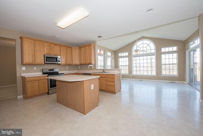 Building Photo - 4417 Meadowridge Cir