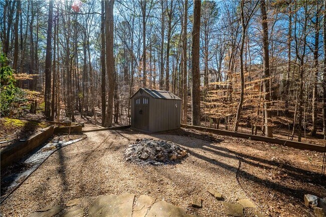 Building Photo - 5041 Towne Lake Hill N