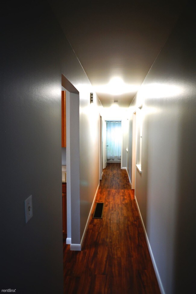 Foto del edificio - 4915 SE Brooklyn St