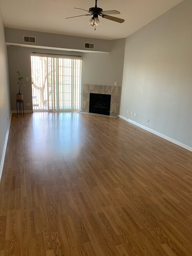 Living Space, Vaulted Ceiling - 798 N Gary Ave