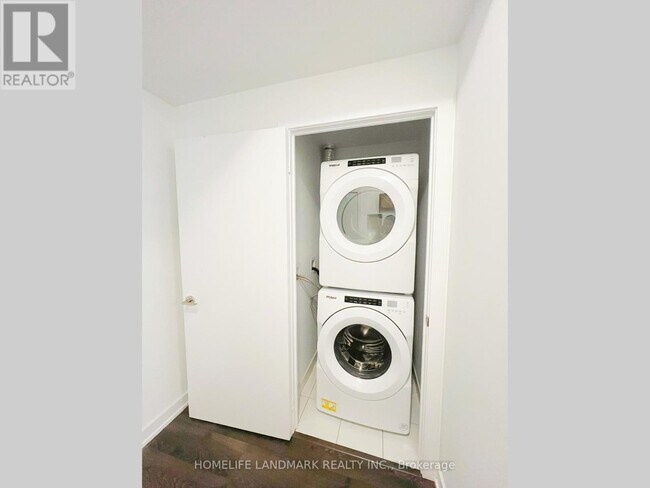 Building Photo - 251 Manitoba St