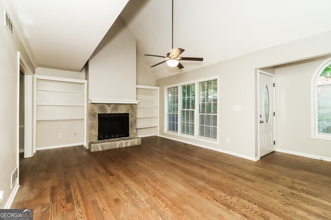 Building Photo - 1620 Sir Galahad Dr SW