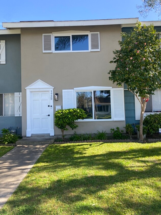 Primary Photo - 9920 Continental Dr