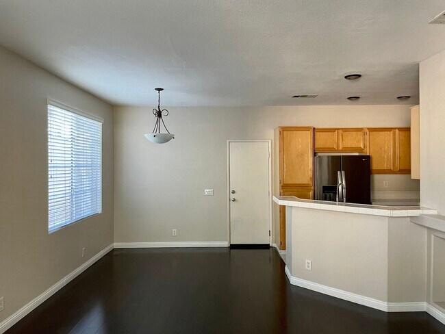Building Photo - 1120 Rosewalk Way