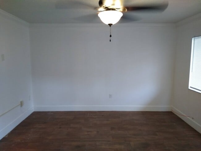 Building Photo - Oyster Bay #150