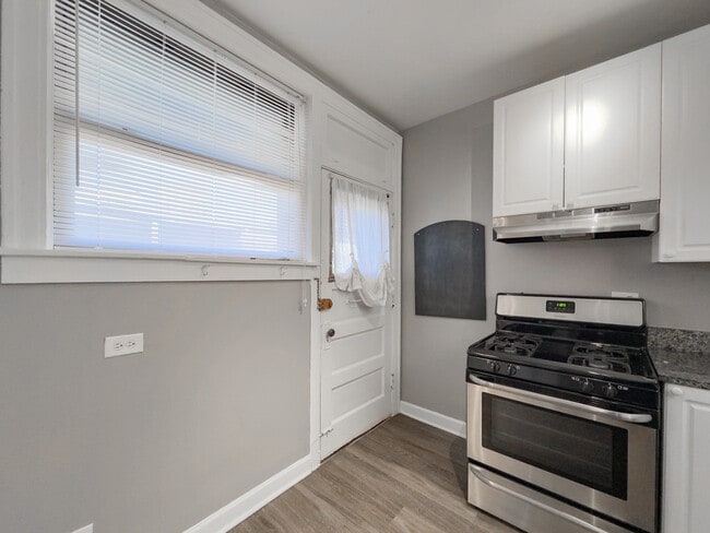 Building Photo - 630 W Stratford Pl