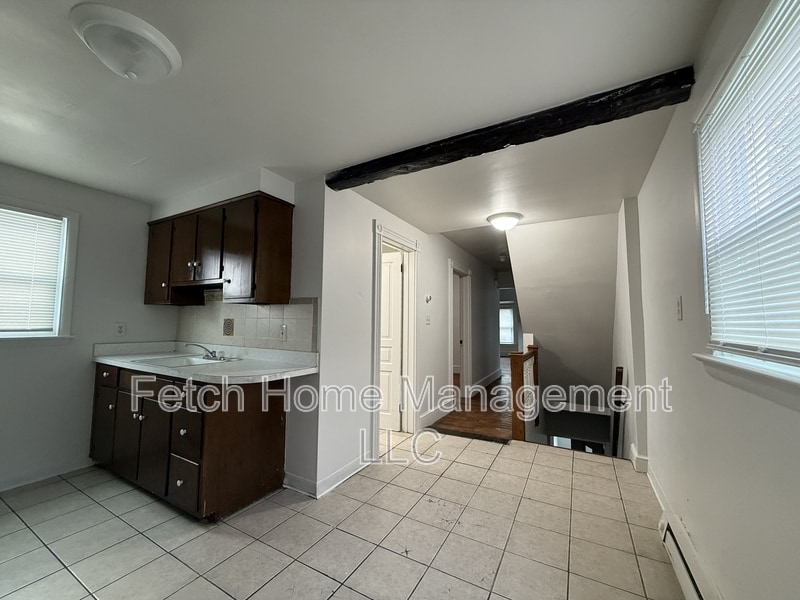 Primary Photo - 738 E King St