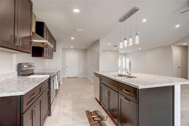 Foto del edificio - 327 Gentilly Dr