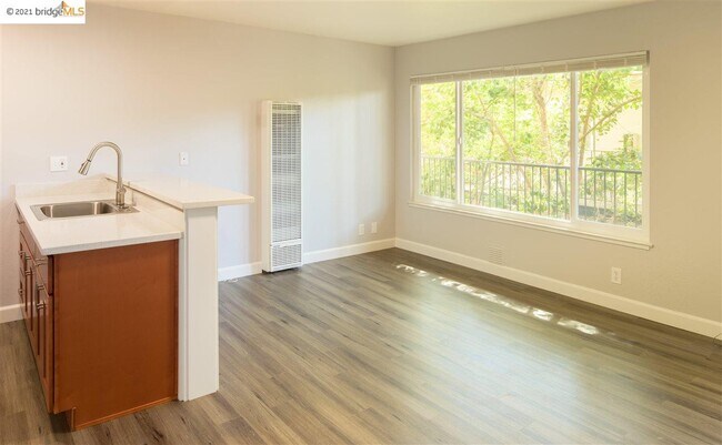 Building Photo - 475 Alcatraz Ave
