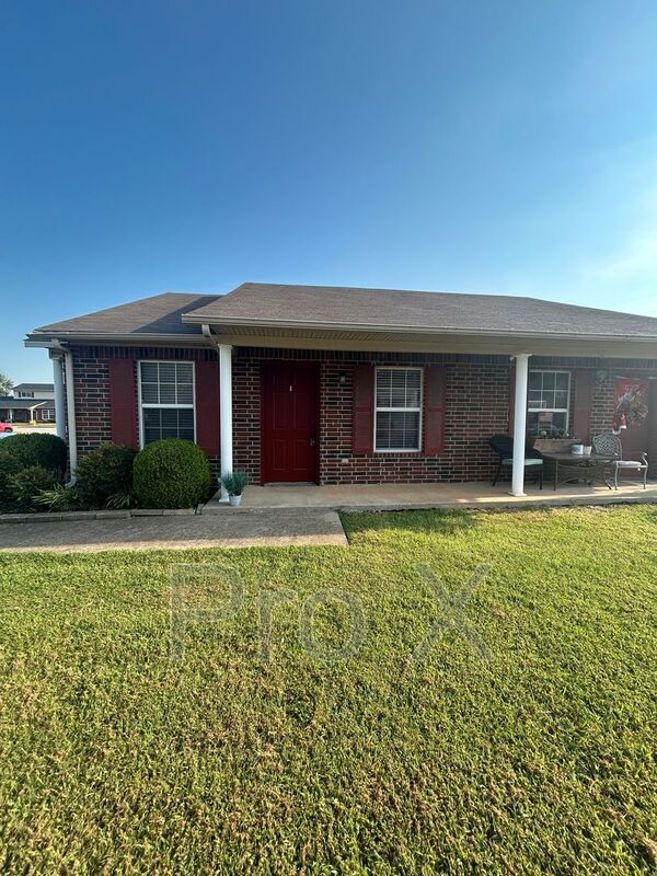 Building Photo - 3300 SW Landau Ct