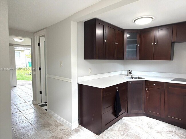 Foto del edificio - 1350 SW 13th St