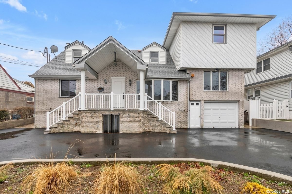 295 Plain Ct Unit LEFT, Franklin Square, NY 11010 Room for Rent in