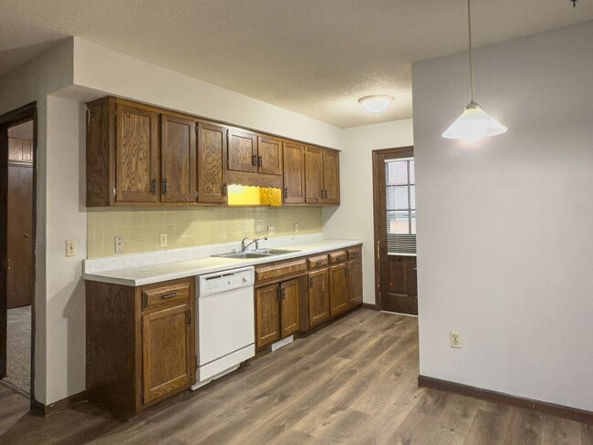 Foto del edificio - 2447-2447 E Heying Dr