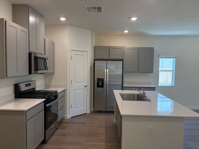 Building Photo - Brand New DR Horton Home!