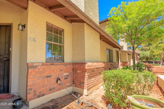 Building Photo - 170 E Guadalupe Rd