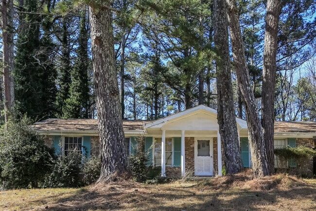 Building Photo - 2107 Hilton Dr