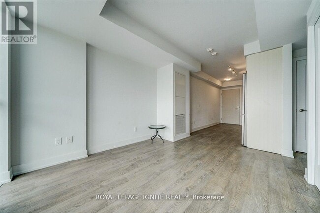 Photo du bâtiment - 2550-2550 Simcoe St N