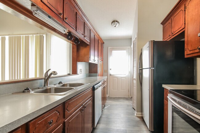 Foto del edificio - Charming 3 Bedroom in Hopkins!