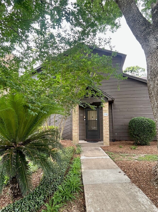 Building Photo - 12755 Mill Ridge Dr