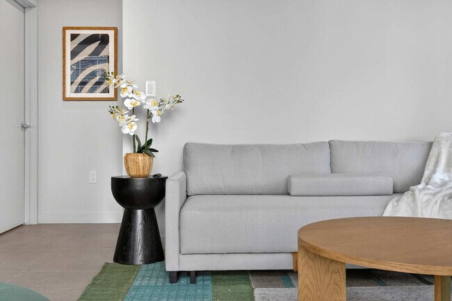 Building Photo - 11 NE 6th St