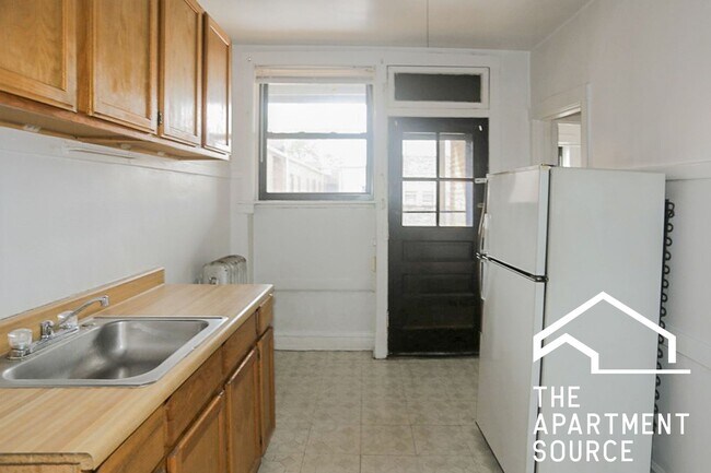 Building Photo - 2612 W Gunnison St