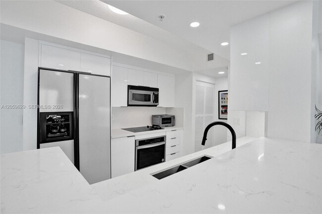 Building Photo - 335 S Biscayne Blvd