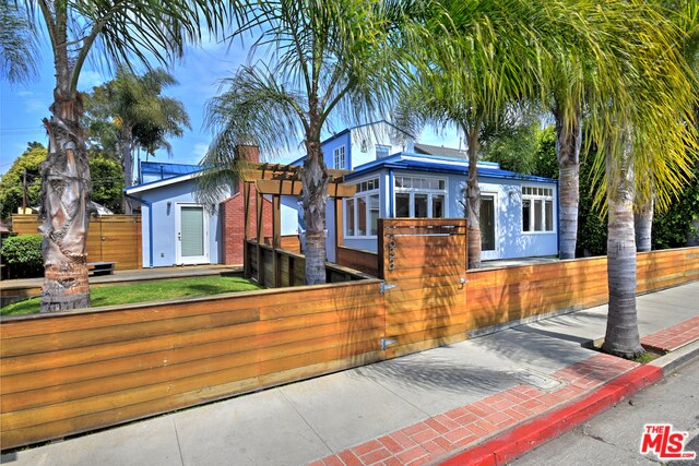 Foto principal - 653 Marine St