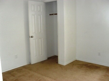 Building Photo - 2916 Ashley Dr