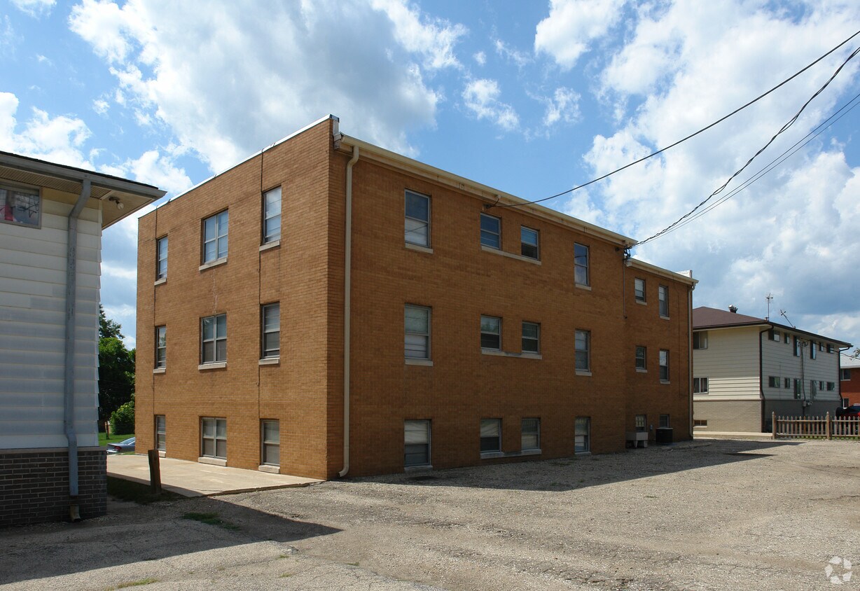 Foto del edificio - 2908-2910 N Rockwood Dr