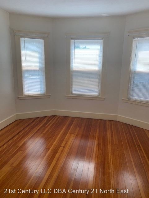 Foto del edificio - 2 Meader Rd