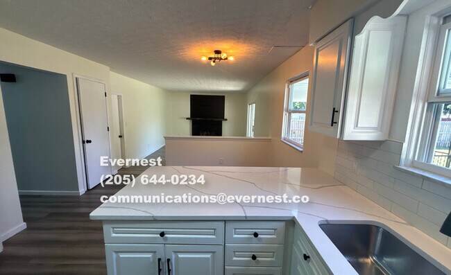 Foto del edificio - 6642 Glacier Ave