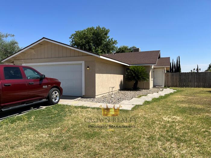 Primary Photo - 3/2 Tulare. Closet to school and park