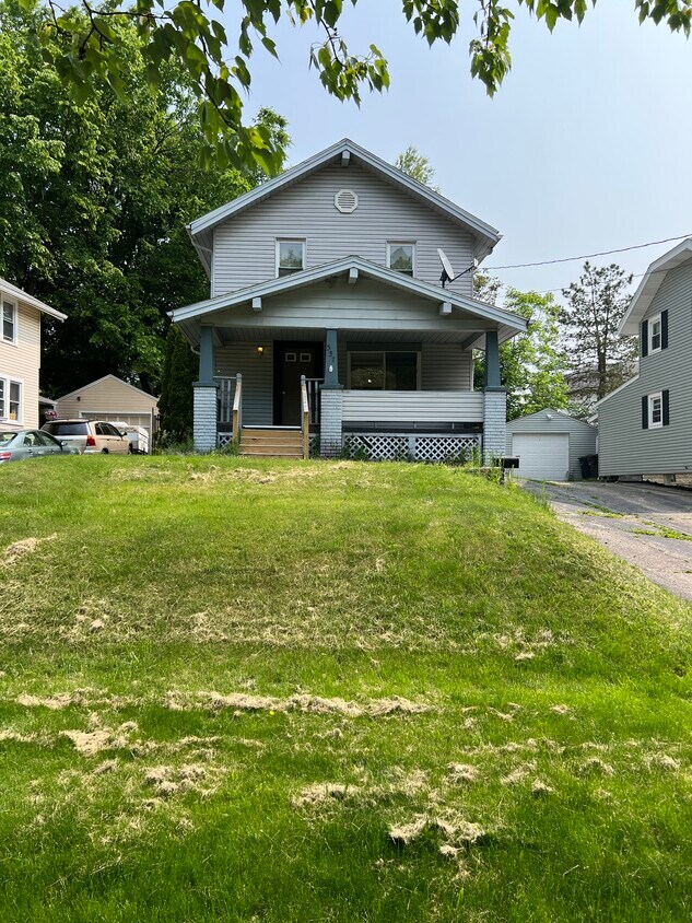 357 E Park Blvd, Akron, OH 44305 House Rental in Akron, OH