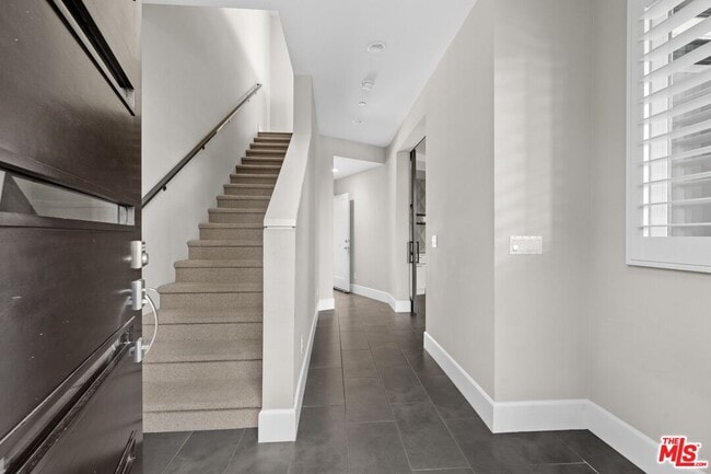 Building Photo - 5909 Coral Pl