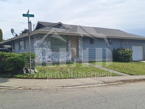 Building Photo - 2501 Fir Ave