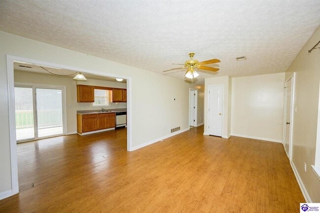 Building Photo - 1112 Lincoln Dr