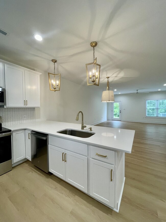 Foto del edificio - 556 Leesville Rd