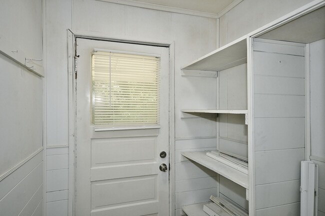 Building Photo - 314 N Holland Ave