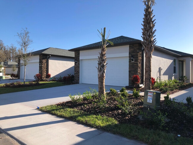 Building Photo - The Oasis at Hunter's Ridge 55+