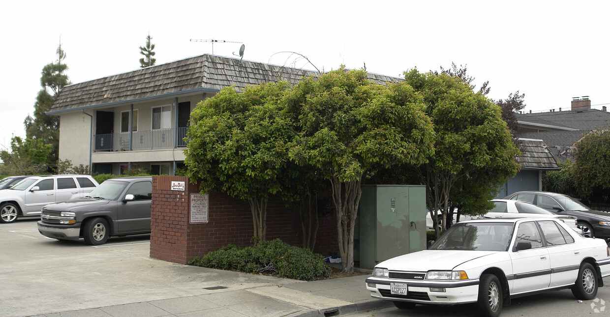 Building Photo - 3455 Redwood Ct