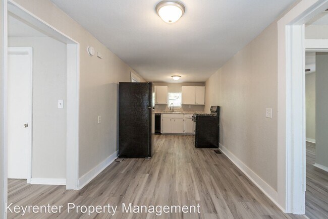 Building Photo - 3 br, 1 bath House - 3816 W 59th St