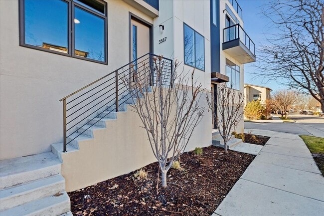 Foto del edificio - 3587 N Adams St