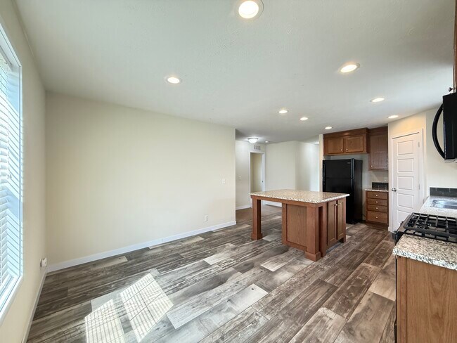 Building Photo - 2023 Peregrine Ave NW