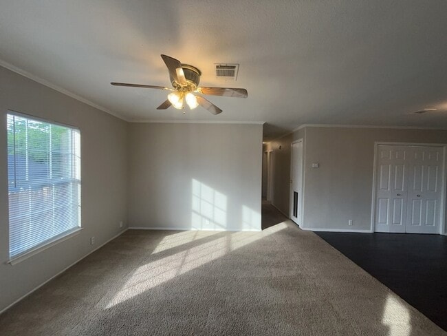 Building Photo - 2511 Kavasar Dr