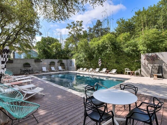 Building Photo - 3100 Menchaca Rd