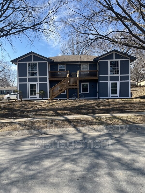 Building Photo - 708 NE Ball Dr