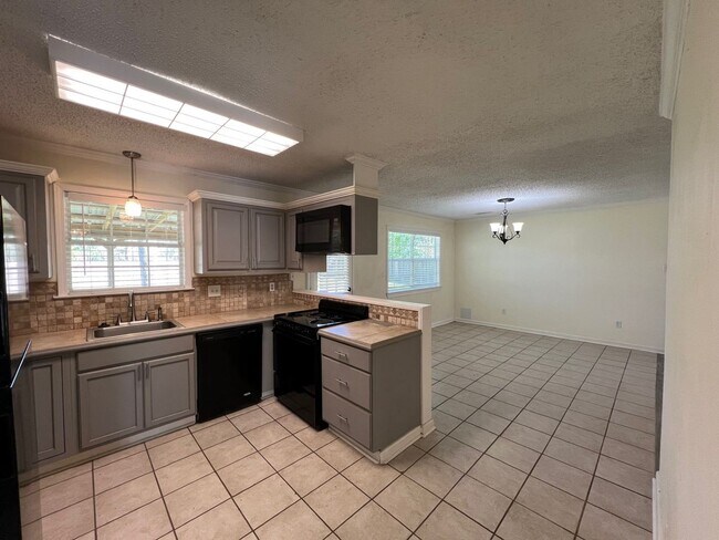 Foto del edificio - 8849 Timber Ln