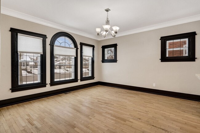 Building Photo - 4 Bedroom, 2 Full Baths and 2 1/2 Bath Hou...