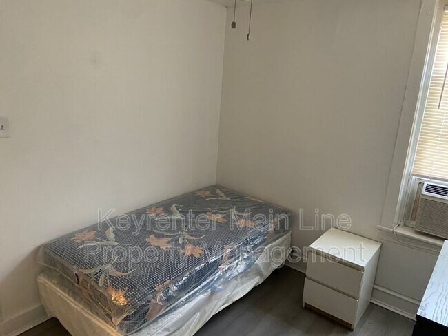 Foto del edificio - 250 E Eleanor St