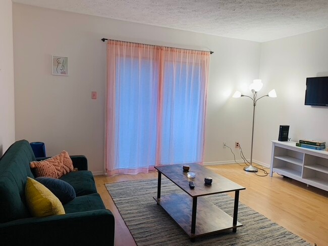 Foto del edificio - 2473 Brittany Ln